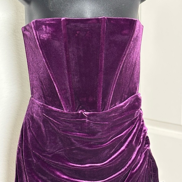 Lulu's Strapless Dress in Rich Purple Velvet - Picture 11 of 14